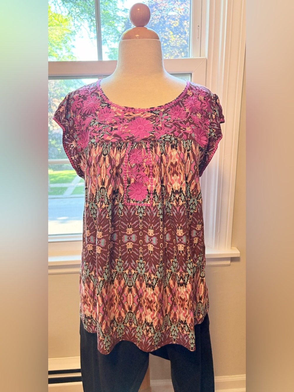 Savanna Jane Pink Floral Embroidered Ikat Tunic Top, Size L (EUC)